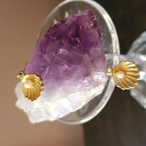 Super cute retro, Costume, shell & pearl earrings, medium weight.